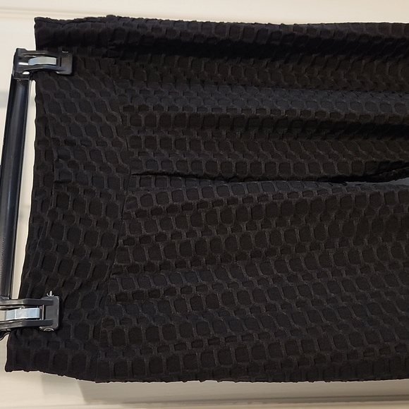 Black Booty Lifting Workout Leggings XL Shapes/Lifts Butt Area - Picture 2 of 7